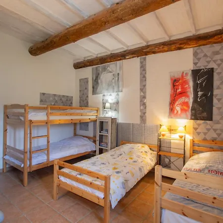 Hébergement de vacances Maison De Avec Piscine