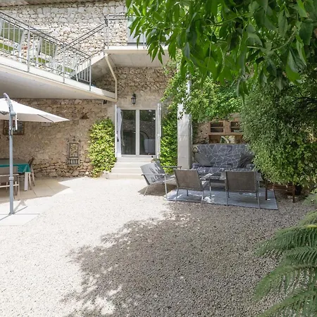Hébergement de vacances Maison De Avec Piscine *